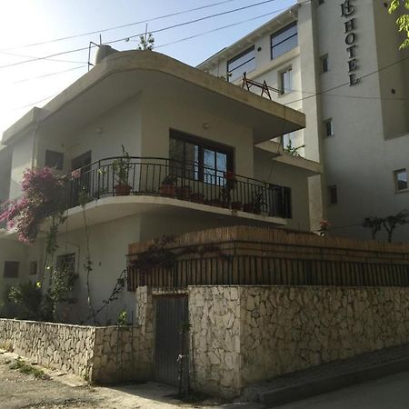 Private Apartment At Guest House Hektor & Aferdita Vlorë Exteriör bild