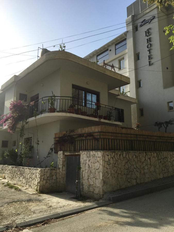 Private Apartment At Guest House Hektor & Aferdita Vlorë Exteriör bild