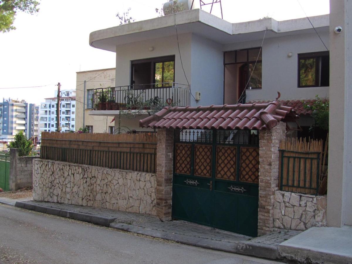 Private Apartment At Guest House Hektor & Aferdita Vlorë Exteriör bild
