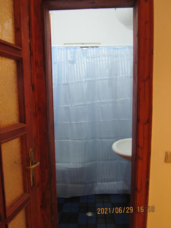 Private Apartment At Guest House Hektor & Aferdita Vlorë Exteriör bild