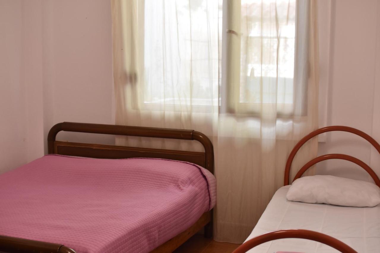 Private Apartment At Guest House Hektor & Aferdita Vlorë Exteriör bild