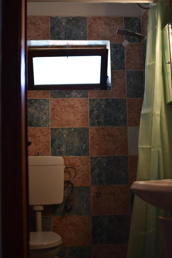 Private Apartment At Guest House Hektor & Aferdita Vlorë Exteriör bild